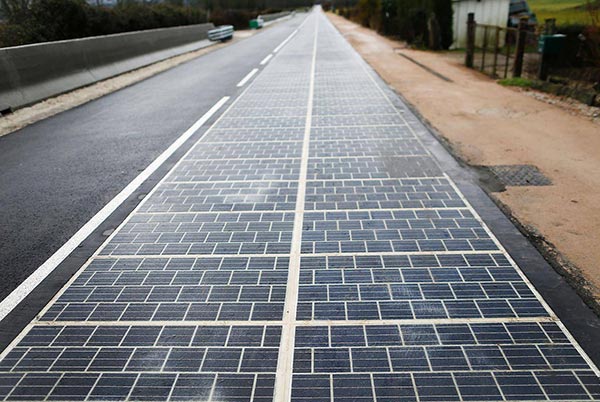 高速公路路面覆蓋太陽(yáng)能光伏板